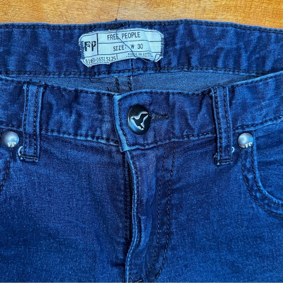 FREE PEOPLE Skinny Leg, Dark Blue Wash Jeans - Size 30 - Picture 3 of 12